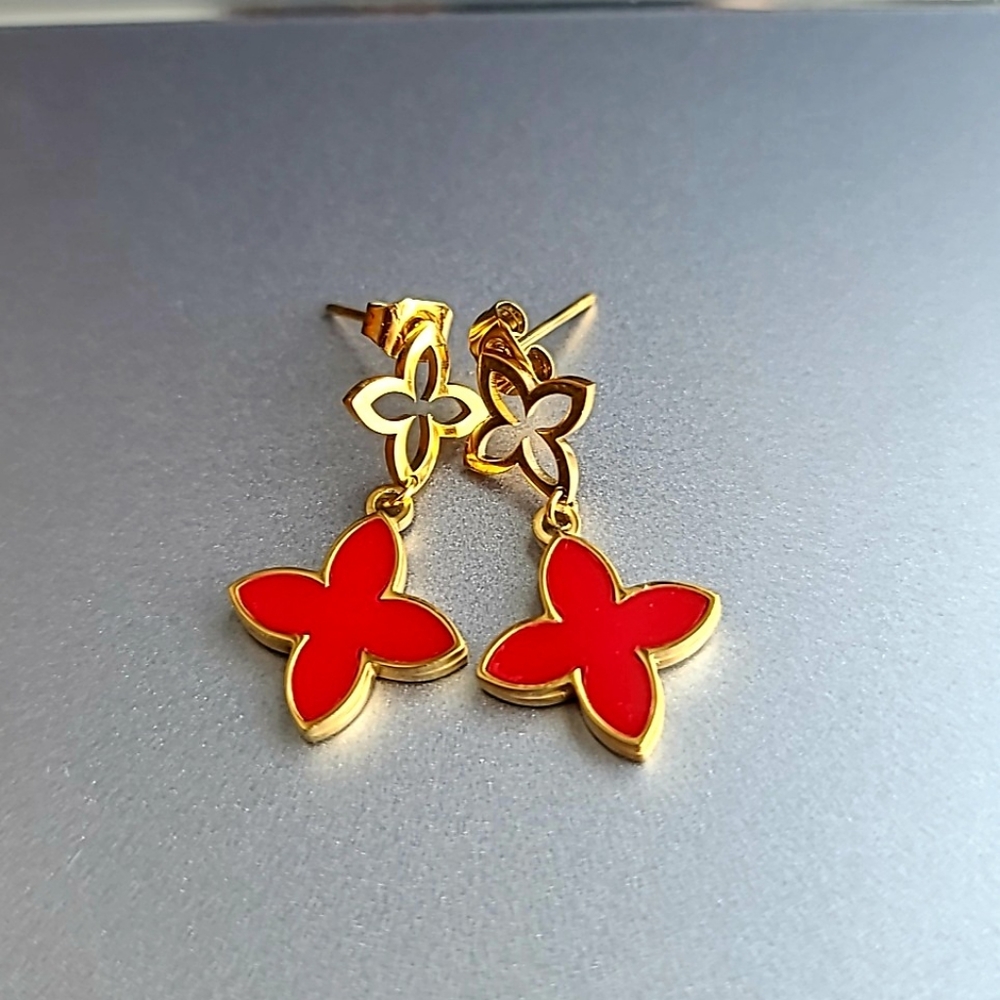 Dangle red earrings